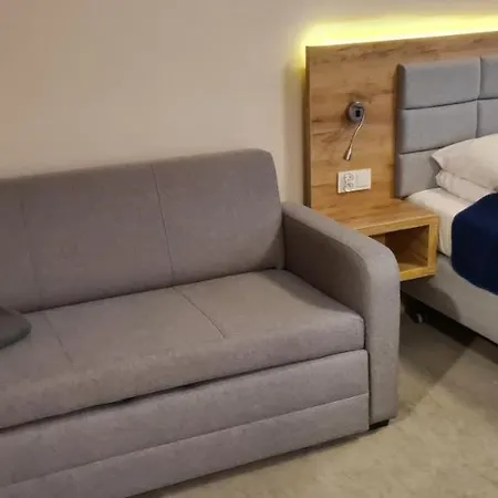 Apartment Czarna Gora 325 *